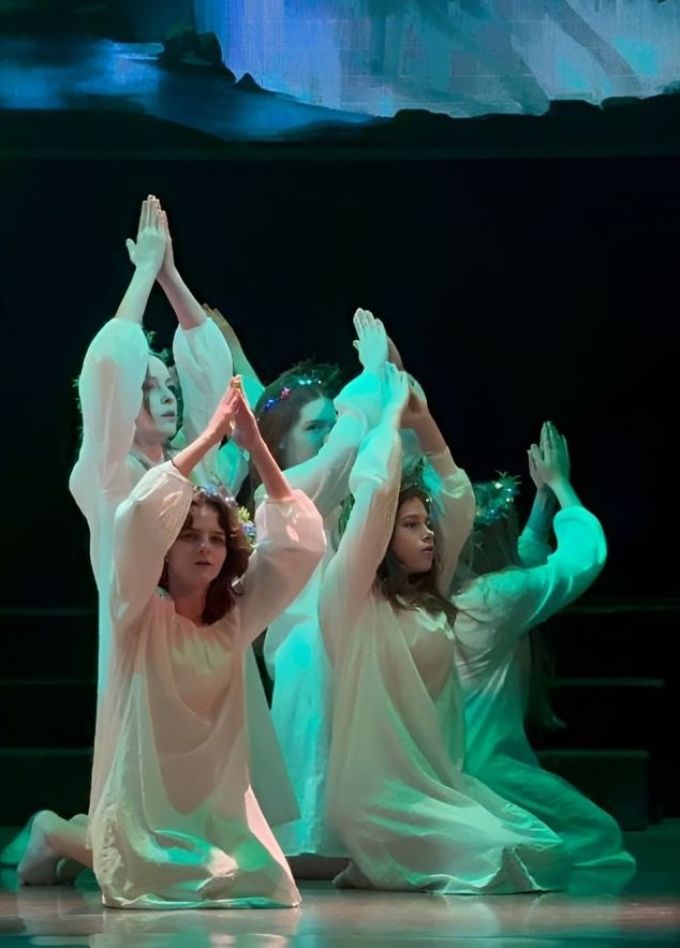 Спектакль «Там, на неведомых дорожках»